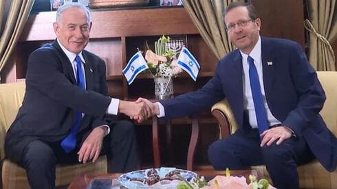 Benjamín Netanyahu se reúne con el presidente Isaac Herzog. 