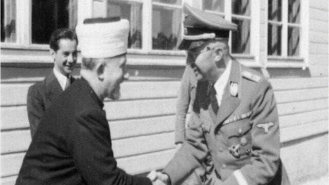 El jefe de las SS Heinrich Himmler y el muftí Hajj Amin al-Husseini dándose la mano. (Archivo) El jefe de las SS Heinrich Himmler y el muftí Hajj Amin al-Husseini dándose la mano.