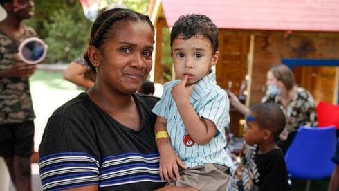 Médicos israelíes del Centro Médico Wolfson salvan la vida de un niño mauriciano de un año nacido con una compleja afección cardíaca. (Ynet) Médicos israelíes del Centro Médico Wolfson salvan la vida de un niño mauriciano de un año nacido con una compleja afección cardíaca.