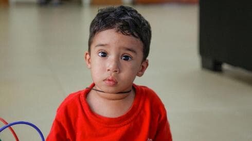 Médicos israelíes del Centro Médico Wolfson salvan la vida de un niño mauriciano de un año nacido con una compleja afección cardíaca. (Ynet) Médicos israelíes del Centro Médico Wolfson salvan la vida de un niño mauriciano de un año nacido con una compleja afección cardíaca.