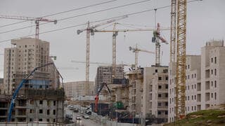 Construcción de bloques de apartamentos en Jerusalem.