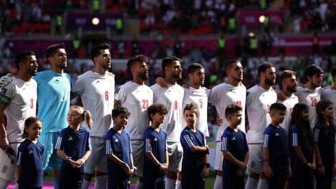 Los jugadores iraníes cantaron el himno en la previa del partido ante Gales. (Getty Images) Irán Copa del Mundo