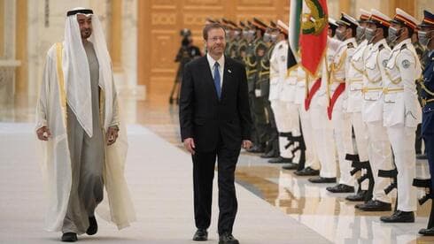 Mohammed bin Zayed Al Nahyan e Isaac Herzog en Abu Dhabi. 