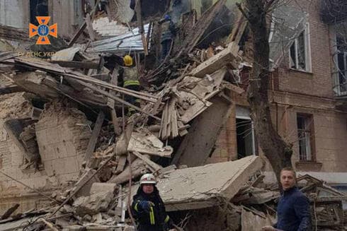 Edificio residencial dañado tras un masivo bombardeo ruso contra Ucrania. (Foto: Reuters) Un edificio residencial dañado tras el masivo bombardeo ruso de Ucrania