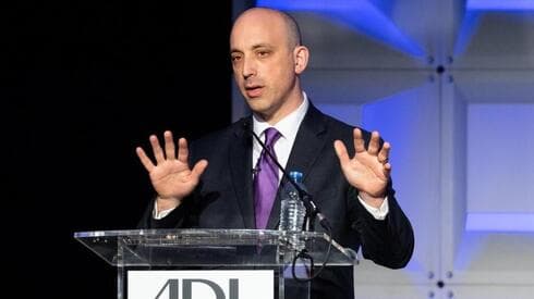 El director ejecutivo de la Liga Antidifamación, Jonathan Greenblatt, habla en la Cumbre Nacional de Liderazgo 2018 del grupo