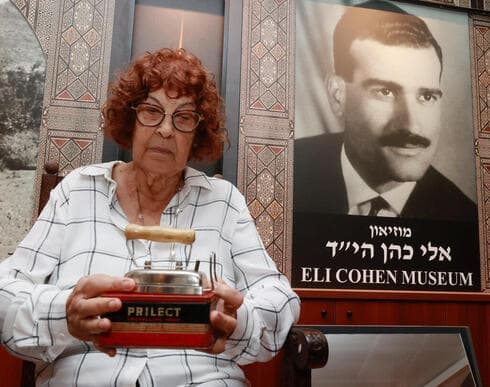 Nadia, la viuda de Cohen.