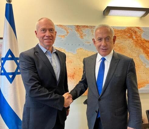 Yoav Galant, nuevo ministro de Defensa junto a Benjamín Netanyahu. 