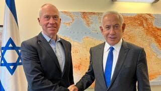 Yoav Galant, nuevo ministro de Defensa junto a Benjamín Netanyahu. 