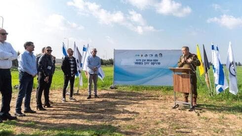 Colocación de la primera piedra del proyecto "Camino Seguro". 