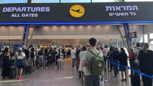 Salida de turistas en el aeropuerto Ben Gurion. 