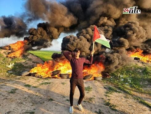 Quema de neumáticos en el norte de la Franja de Gaza. 