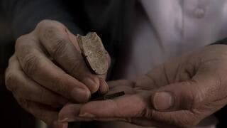Cuchara de incienso de marfil de 2.700 años de antigüedad. 