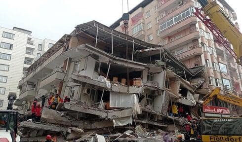Destrucción en Diyarbakır, Turquía, tras el terremoto. 