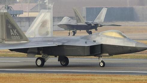 Avión de combate F-22.