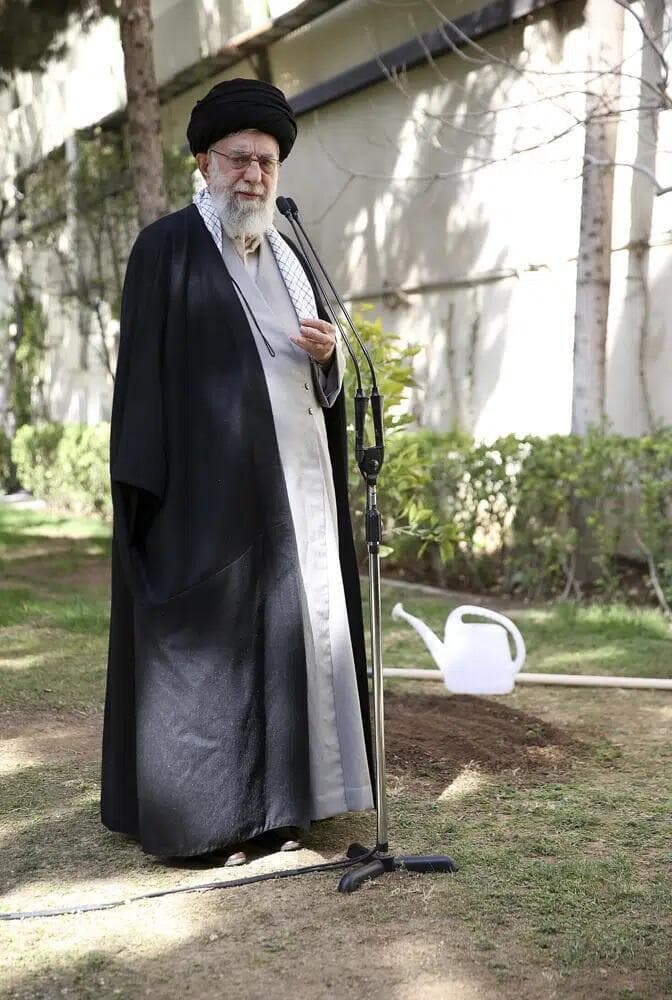 El líder supremo de Irán se refirió por primera vez al envenenamiento en los colegios. (AP) Ali Khamenei, líder supremo de Irán.