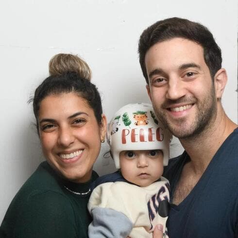 Peleg Rothschild y sus padres. 