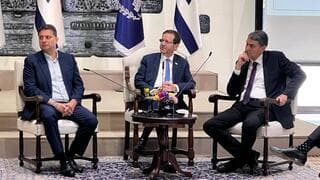 Herzog junto a gobernantes de autoridades locales. 