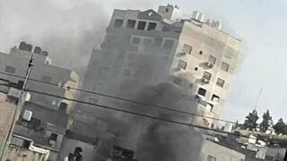 Edificio rodeado por las FDI en Jenin. 