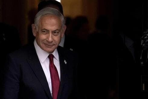 Benjamín Netanyahu, al salir de Downing Street 10, tras su entrevista con el primer ministro británico. (AP) Benjamín Netanyahu, al salir de Downing Street 10, tras su entrevista con el primer ministro británico.