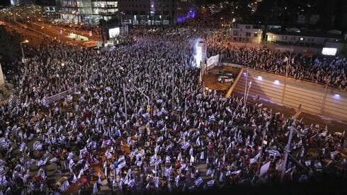 Miles de personas participaron de la protesta en Tel Aviv contra la reforma judicial. (AP) Miles de personas participaron de la protesta en Tel Aviv.