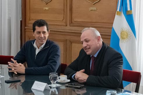 Funcionarios del gobierno de Argentina junto con representantes de Mekorot.