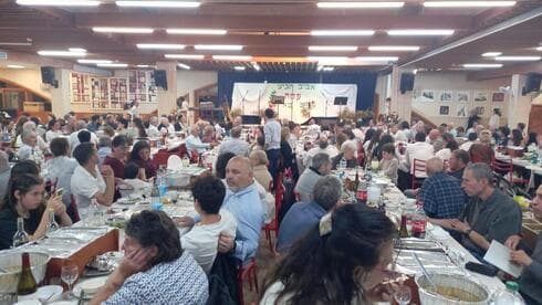 Celebración del Séder de Pésaj en el kibutz Nir Yitzhak, cerca de la frontera con Gaza. (Ynet) Celebración del Séder de Pésaj en el kibutz Nir Yitzhak, cerca de la frontera con Gaza.