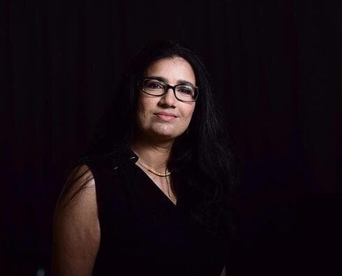 Doctora Shiri Daniels. 