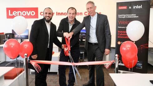 Desde la izquierda, Nima Baiati, director ejecutivo y gerente general, Soluciones de Ciberseguridad Comercial, Lenovo; Luca Rossi, presidente del Grupo de Dispositivos Inteligentes de Lenovo; profesor Yuval Elovici, Jefe del Centro de Investigación de Seguridad Cibernética de la Universidad Ben-Gurion. (Gentileza BGU) Desde la izquierda, Nima Baiati, director ejecutivo y gerente general, Soluciones de Ciberseguridad Comercial, Lenovo; Luca Rossi, presidente del Grupo de Dispositivos Inteligentes de Lenovo; profesor Yuval Elovici, Jefe del Centro de Investigación de Seguridad Cibernética de la Universidad Ben-Gurion.