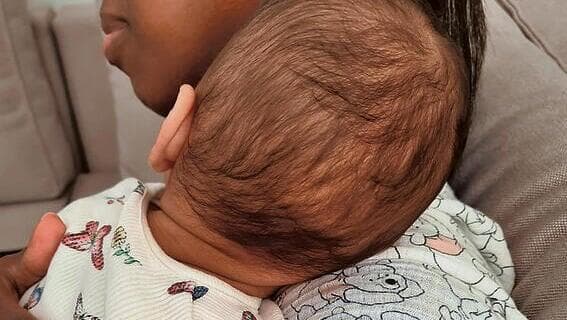 Una madre etíope y su bebé.