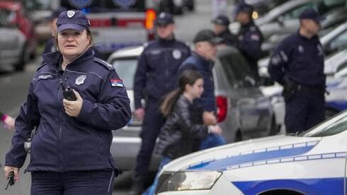 Consecuencias del tiroteo en una escuela serbia. 