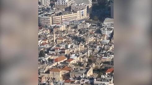 Fuerzas de las FDI rodean una casa para capturar a un terrorista palestino.