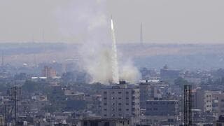 Lanzamiento de cohetes desde la Franja de Gaza.