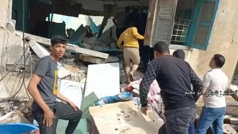 Consecuencias del ataque israelí en Khan Younis, donde murió el comandante de la JIP. (Ynet) Consecuencias del ataque israelí en Khan Younis, donde murió el comandante de la JIP.