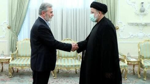 El secretario general de la Jihad Islámica Palestina, Ziyad al-Nakhalah, con el presidente iraní, Ebrahim Raisi. (Ynet) El secretario general de la PIJ, Ziyad al-Nakhalah, con el presidente iraní, Ebrahim Raisi.