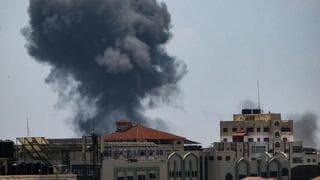 Las FDI atacan Gaza durante la Operación Escudo y Flecha.