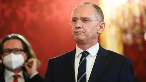 El ministro del Interior austriaco, Gerhard Karner, durante su ceremonia de investidura en la Oficina Presidencial en Viena, Austria, el 6 de diciembre de 2021. (EPA) El ministro del Interior austriaco, Gerhard Karner, durante su ceremonia de investidura en la Oficina Presidencial en Viena, Austria, el 6 de diciembre de 2021.