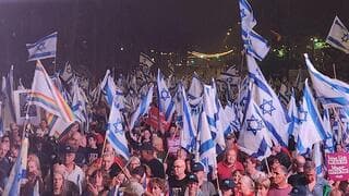 Manifestantes contra la reforma judicial en Netanya. 