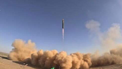 Un nuevo misil balístico tierra-tierra, con un alcance de 2.000 kilómetros, fue lanzado en un lugar no revelado de Irán, según esta imagen del obtenida el 25 de mayo de 2023, difundida por el Ministerio de Defensa iraní. (Reuters) Un nuevo misil balístico tierra-tierra, con un alcance de 2.000 kilómetros, fue lanzado en un lugar no revelado de Irán, según esta imagen del obtenida el 25 de mayo de 2023, difundida por el Ministerio de Defensa iraní.