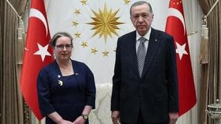 La embajadora israelí en Turquía, Irit Lillian, con Recep Tayyip Erdogan.