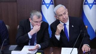 Yariv Levin y Benjamin Netanyahu. 