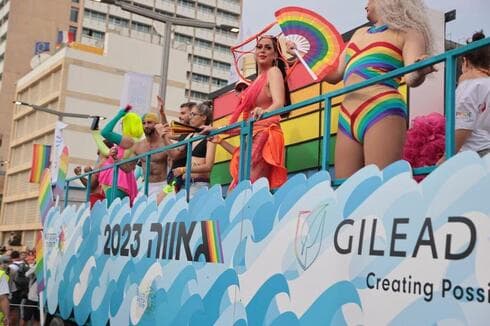 Miles de personas participaron en un Desfile del Orgullo celebrado en Tel Aviv. (Dana Kopel) Miles de personas participaron en un Desfile del Orgullo celebrado en Tel Aviv.