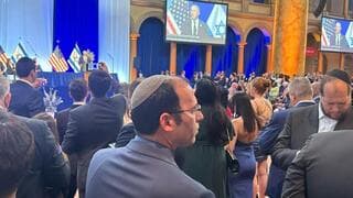 La foto que certifica que Simcha Rotham estaba presente en la Embajada de Israel en Washington. 