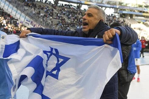 El merecido festejo de Ofir Haim, el técnico del seleccionado sub-20 de Israel. 