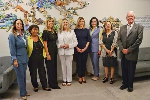 Michal Herzog y Olena Zelenska con expertos israelíes en trauma. 