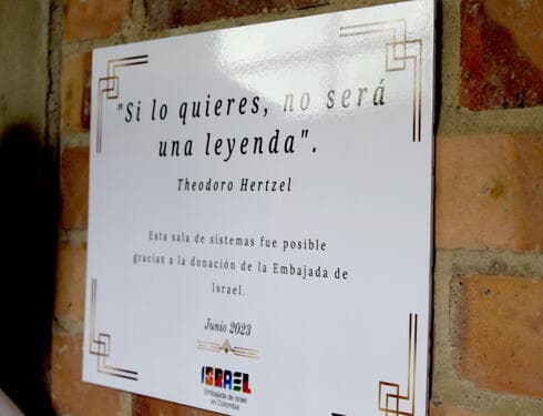 Entrega de sala de sistemas Embajada de Israel en Colombia. 