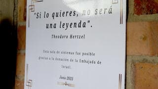 Entrega de sala de sistemas Embajada de Israel en Colombia. 