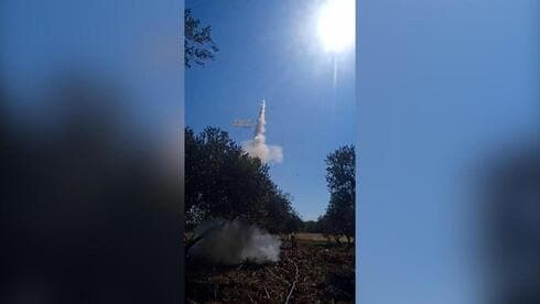 Captura de pantalla de un vídeo en el que se reivindica el lanzamiento de cohetes de Hamás desde Jenín hacia la región de Gilboa, en el norte de Israel. (Ynet) Captura de pantalla de un vídeo en el que se reivindica el lanzamiento de cohetes de Hamás desde Jenín hacia la región de Gilboa, en el norte de Israel.