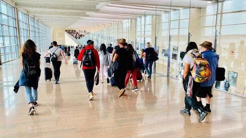 Turistas en el aeropuerto Ben Gurion. 