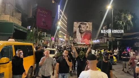 Una foto de Yasser Arafat este sábado, sobre las calles de Jenín.