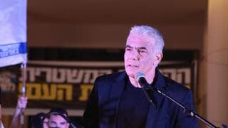 Yair Lapid, líder de la oposición, habló en una de las manifestaciones. 